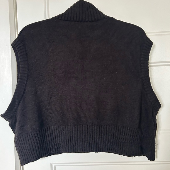 DIVIDED black half zip cropped sweater vest. Size XL. - Picture 5 of 5